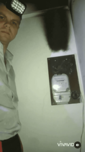 Терміновий виклик електрика в Києві і ремонт проводки в електрощитку під напругою після пожежі Терміновий виклик електрика в Києві і ремонт проводки в електрощитку під напругою після пожежі