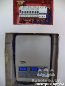 Зібрав з нуля електричний щит і встановив стабілізатор напруги Зібрав з нуля електричний щит і встановив стабілізатор напруги