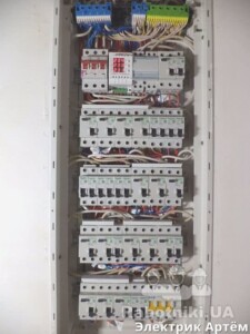 Самостійно повністю зібрав електричний щит і зробив проводку цієї квартири Самостійно повністю зібрав електричний щит і зробив проводку цієї квартири