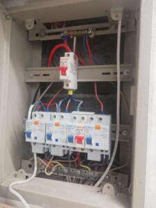Знайшов причину відсутності живлення в квартирному щиті і відновив живлення Знайшов причину відсутності живлення в квартирному щиті і відновив живлення