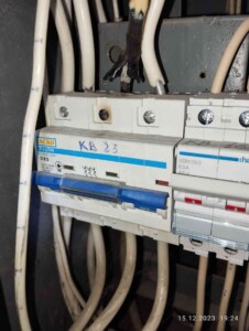 Электрик Киев - делаю установку, замену сгоревших автоматов в щитовой Электрик Киев - делаю установку, замену сгоревших автоматов в щитовой