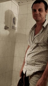 Прокладаю нову лінію в коробі від щита до бойлеру і витяжки, підключаю розетки і вентилятор Прокладаю нову лінію в коробі від щита до бойлеру і витяжки, підключаю розетки і вентилятор