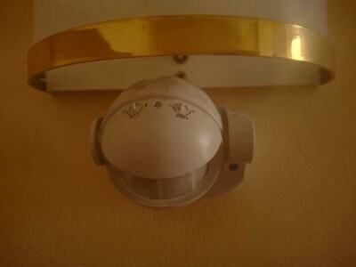 Электрик Киев - делаю установку датчика движения в светильниках Электрик Киев - делаю установку датчика движения в светильниках