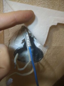 Знаходжу і відновлюю згорілі, пошкоджені і зламані з'єднання проводів Знаходжу і відновлюю згорілі, пошкоджені і зламані з'єднання проводів