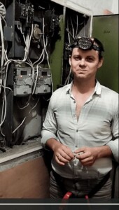 Відновлюю електропостачання квартир, ремонтую проводи в поверховому щиті Відновлюю електропостачання квартир, ремонтую проводи в поверховому щиті