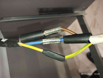 Роблю професійне з'єднання проводки методом опресування гільзами Роблю професійне з'єднання проводки методом опресування гільзами