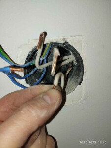 Знаходжу, ремонтую, відновлюю пошкодження і несправності в роботі проводів Знаходжу, ремонтую, відновлюю пошкодження і несправності в роботі проводів