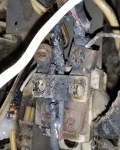 Обслуговую, ремонтую, відновлюю живлення квартири після загоряння контактів в електрощиті Обслуговую, ремонтую, відновлюю живлення квартири після загоряння контактів в електрощиті