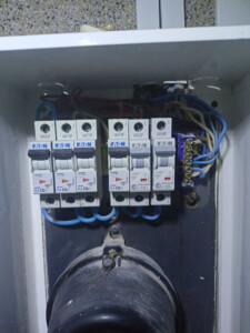 Роблю заміну старих автоматів на нові, підключення нульової колодки для нульових проводів Роблю заміну старих автоматів на нові, підключення нульової колодки для нульових проводів