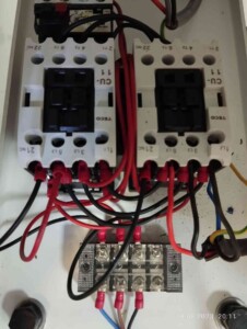 Роблю підключення до живлення трифазних приладів, механізмів і апаратів Роблю підключення до живлення трифазних приладів, механізмів і апаратів