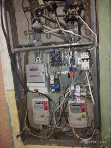 Роблю ремонт проводів і відновлення живлення на квартиру під напругою Роблю ремонт проводів і відновлення живлення на квартиру під напругою